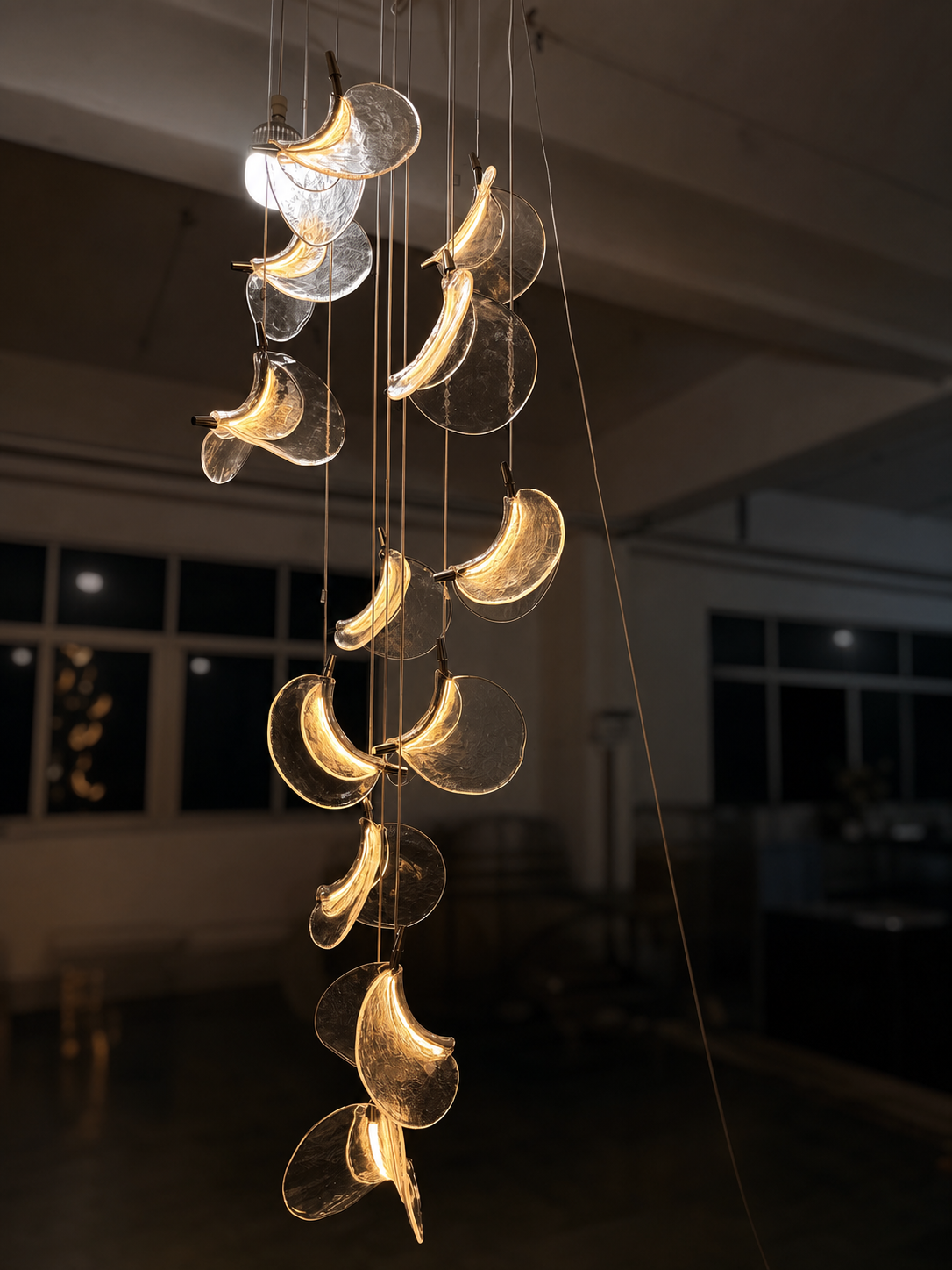 09-real-glass-pendant-beautified-background-blur